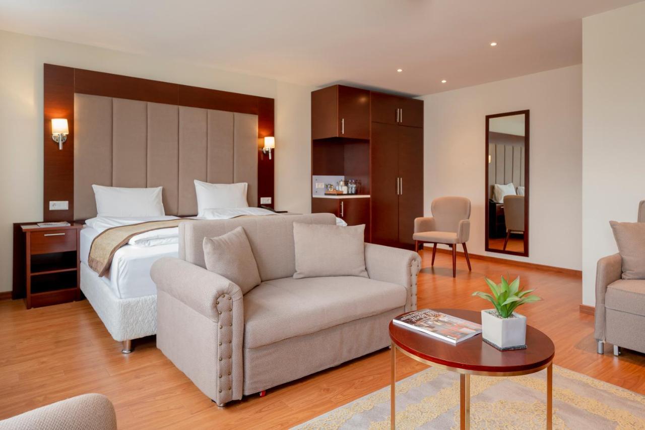 Palast Hotel Гюрт Екстер'єр фото