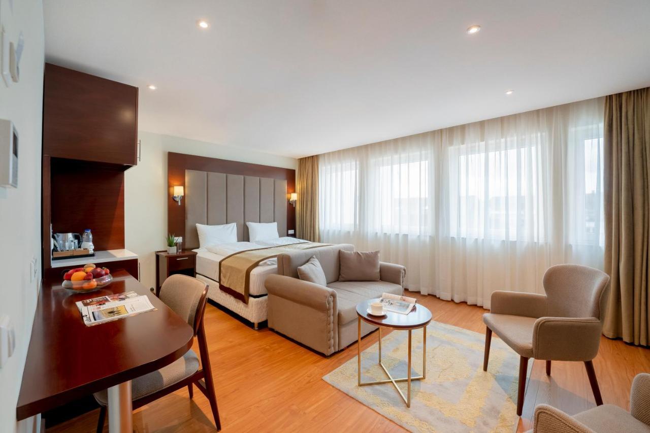 Palast Hotel Гюрт Екстер'єр фото