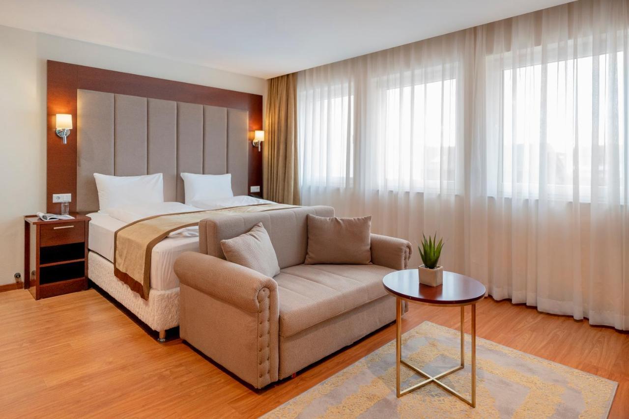Palast Hotel Гюрт Екстер'єр фото