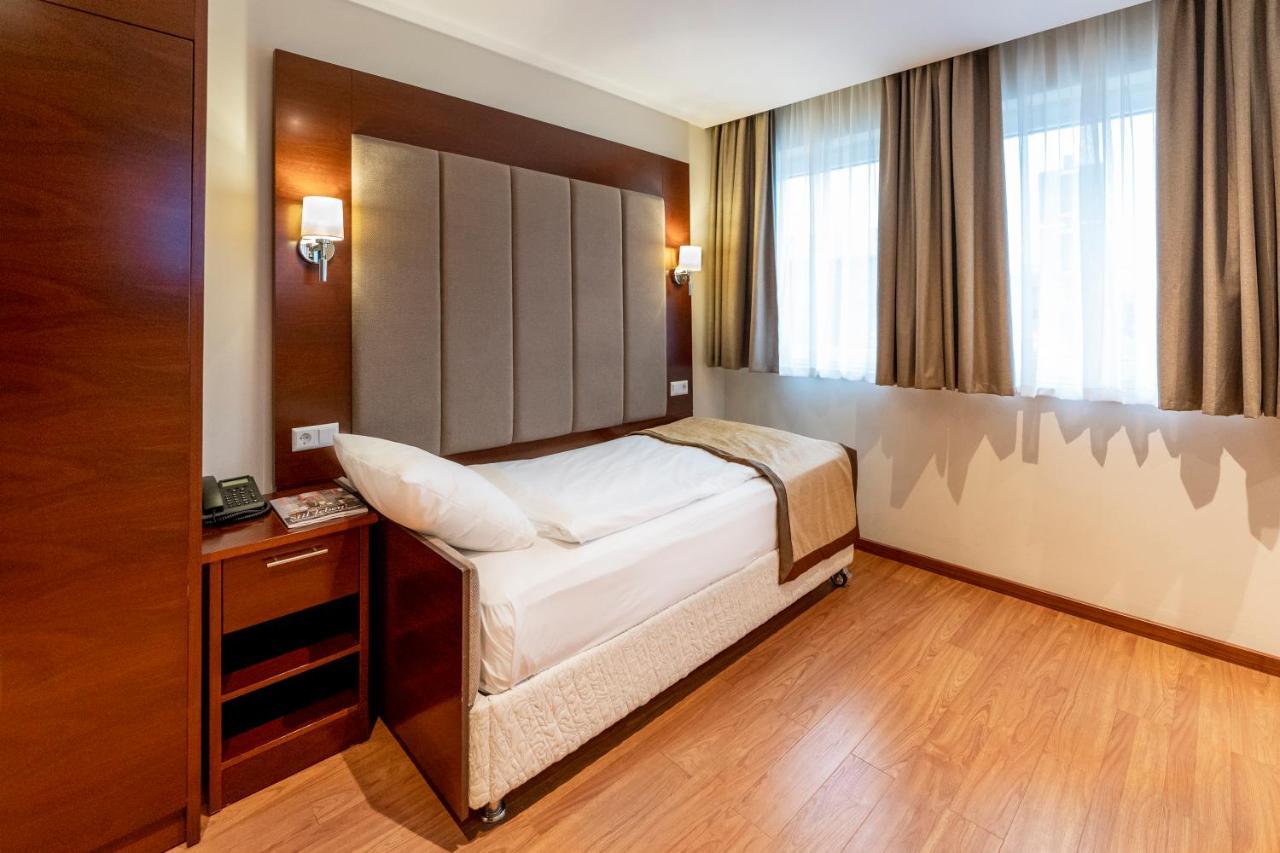 Palast Hotel Гюрт Екстер'єр фото