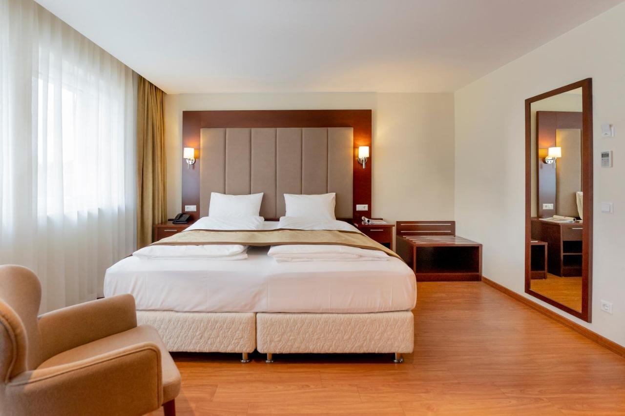 Palast Hotel Гюрт Екстер'єр фото